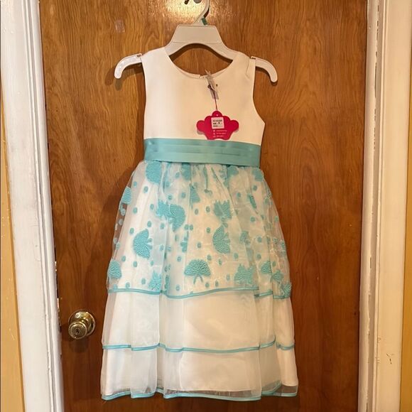White and Blue Sleeveless Dress - Picture 1 of 5